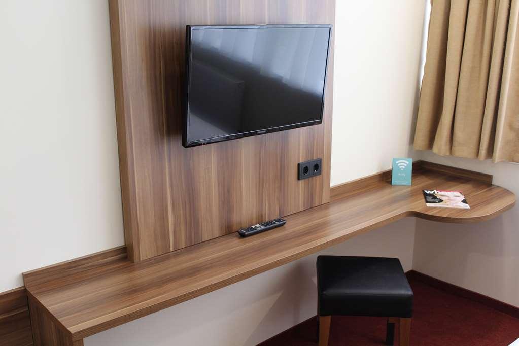 B&B Hotel Berlin-Adlershof Phòng bức ảnh