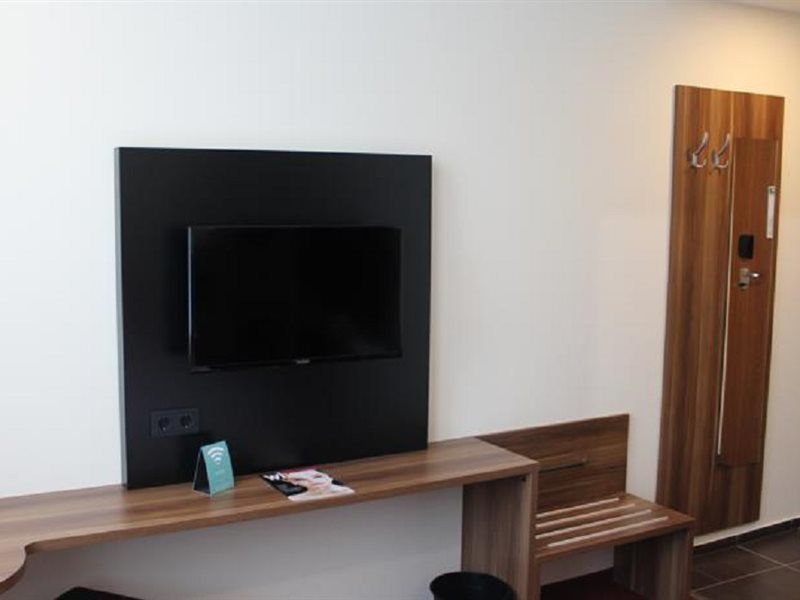 B&B Hotel Berlin-Adlershof Ngoại thất bức ảnh